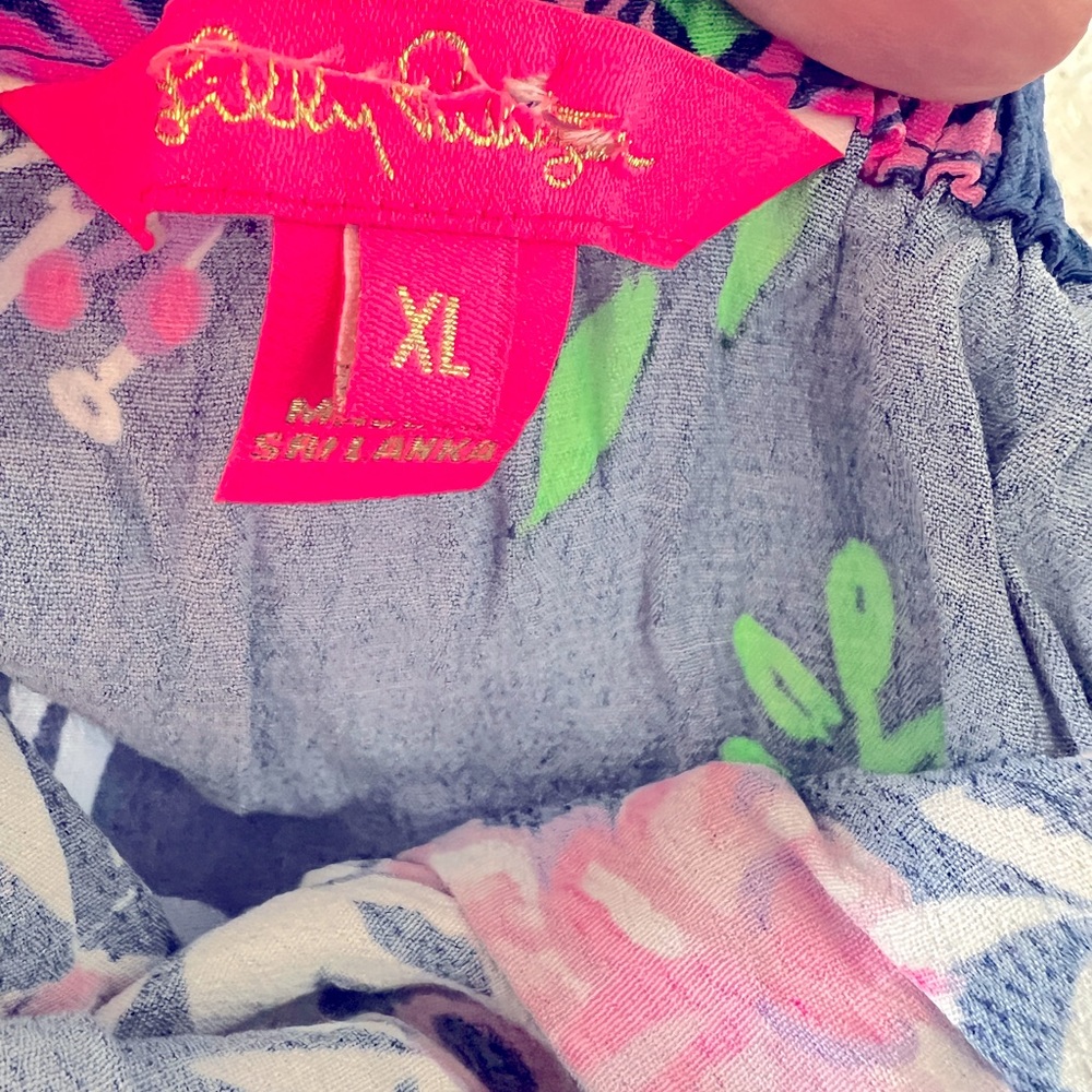 Adorable Lilly midi Dress.Beautiful!Just purchased, a little too snug for me. - Picture 4 of 5
